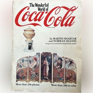 VINTAGE🗝️The Wonderful World of Coca-Cola 1981 First Edition Book